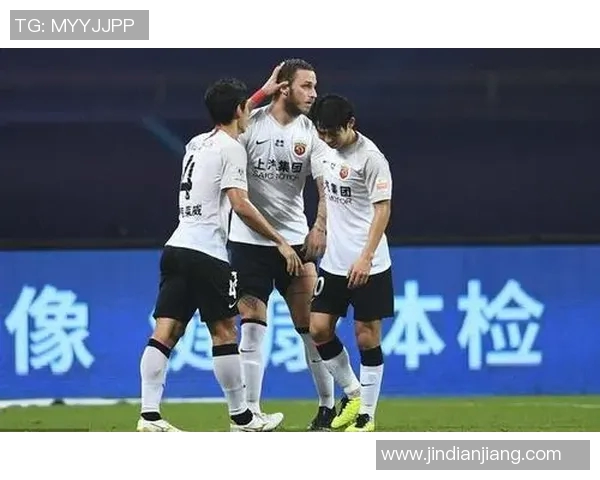 重庆足球队与武汉足球队赛后复盘深入分析两队配合与战术执行情况